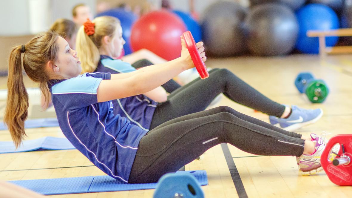 Schooling exercises. Фитнес в школе. Тренировка School Fitness. Фитнес он школьный. Фитнес в школе картинки.